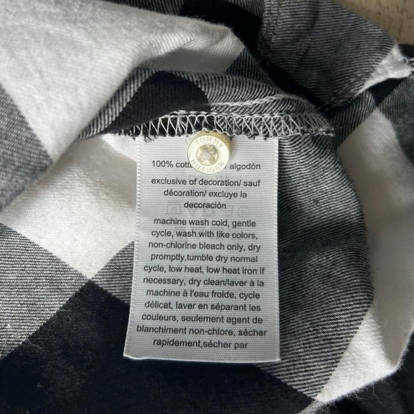 TOMMY HILFIGER BLACK & WHITE BUFFALO PLAID BUTTON UP WOMEN
SHIRT SMALL - Picture 5 of 5